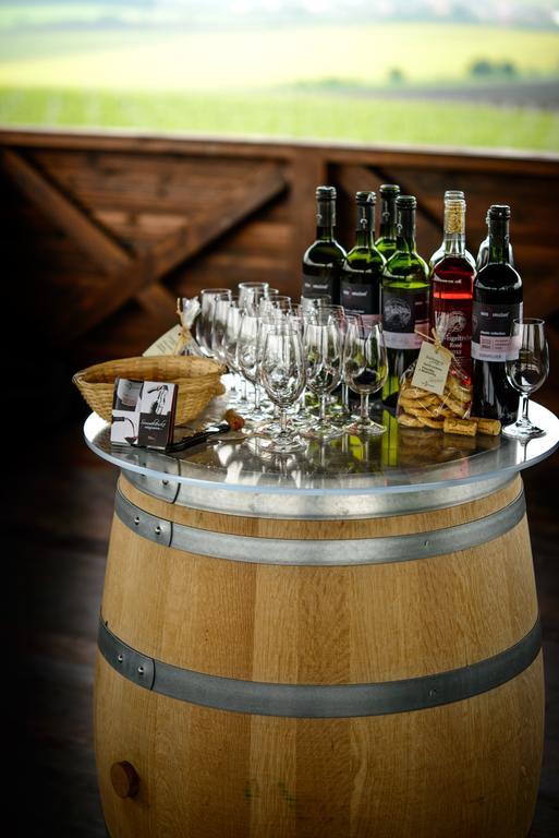 Penzion Vino Hruska Blatnička Exteriör bild