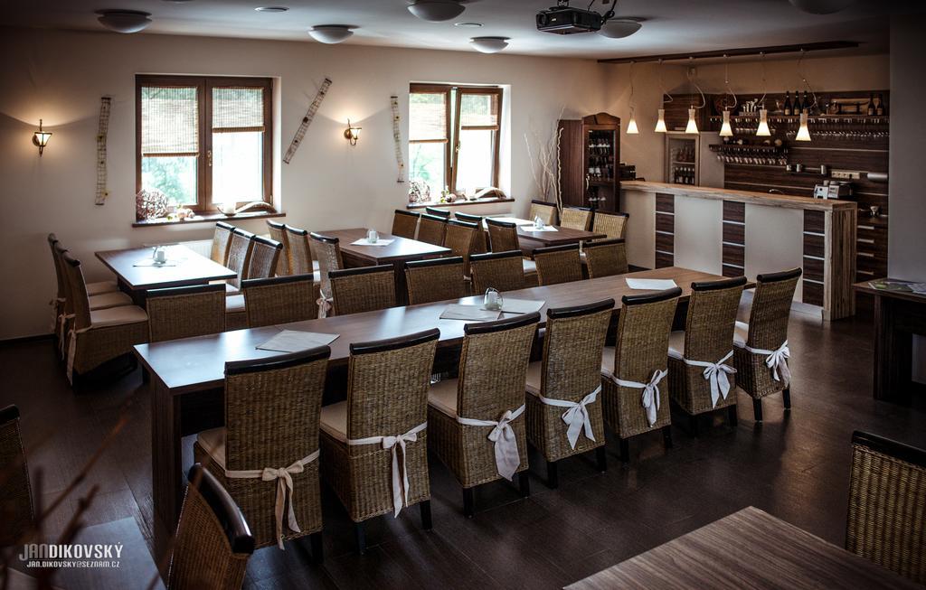 Penzion Vino Hruska Blatnička Exteriör bild