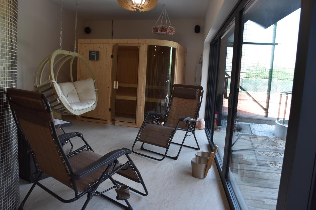 Penzion Vino Hruska Blatnička Exteriör bild